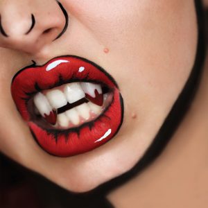 Scarecrow™ Classic Deluxe Blood Tip Vampire Fang Set. 18mm. 2pc